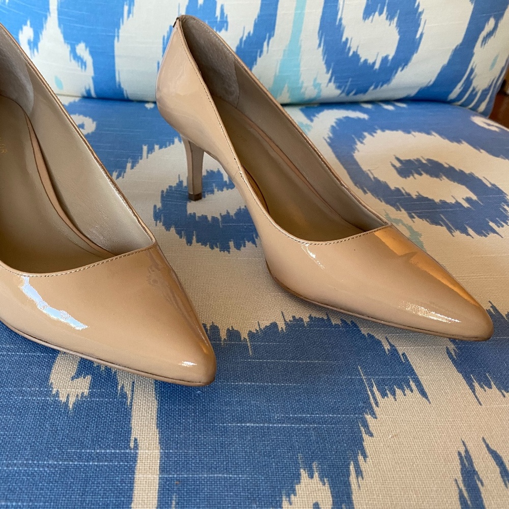 Ann Taylor nude patent leather pumps